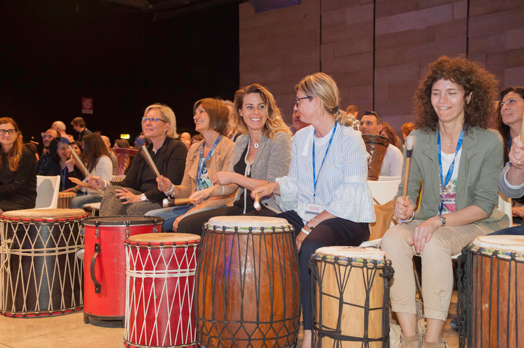 Rhythmus Wissenschaft Teambuilding Vorteile Drum Circle OneBeat