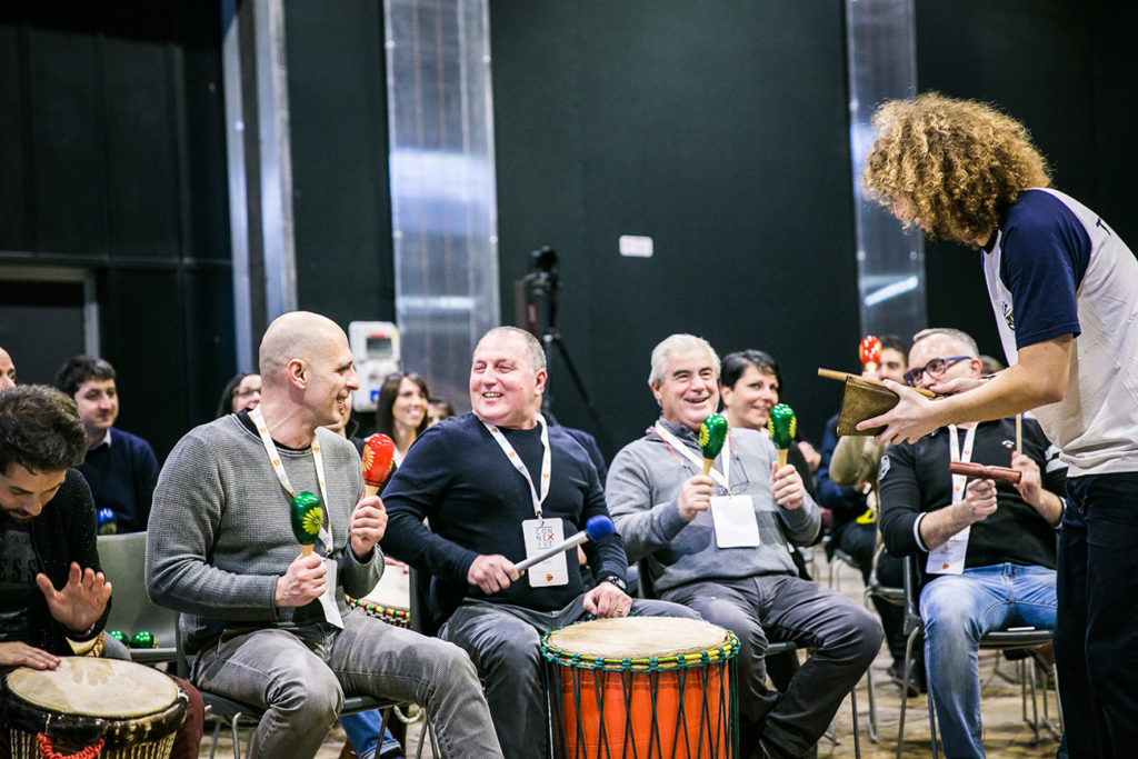 Teambuilding-Aktivitäten Weihnachten Musik Rhythmus Firmenevents OneBeat