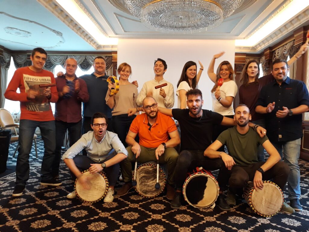 team building musica azienda corporate orchestra incentive lago maggiore baveno stresa Castelletto Ticino, Dormelletto, Arona, Meina, Lesa, Belgirate, Stresa, Feriolo, Baveno, Intra, Verbania, Cannero, Cannobio, Oggebbio e Ghiffa